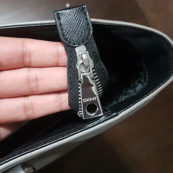 DKNY Bryant Large Tote Handbag - Picture 8 of 16